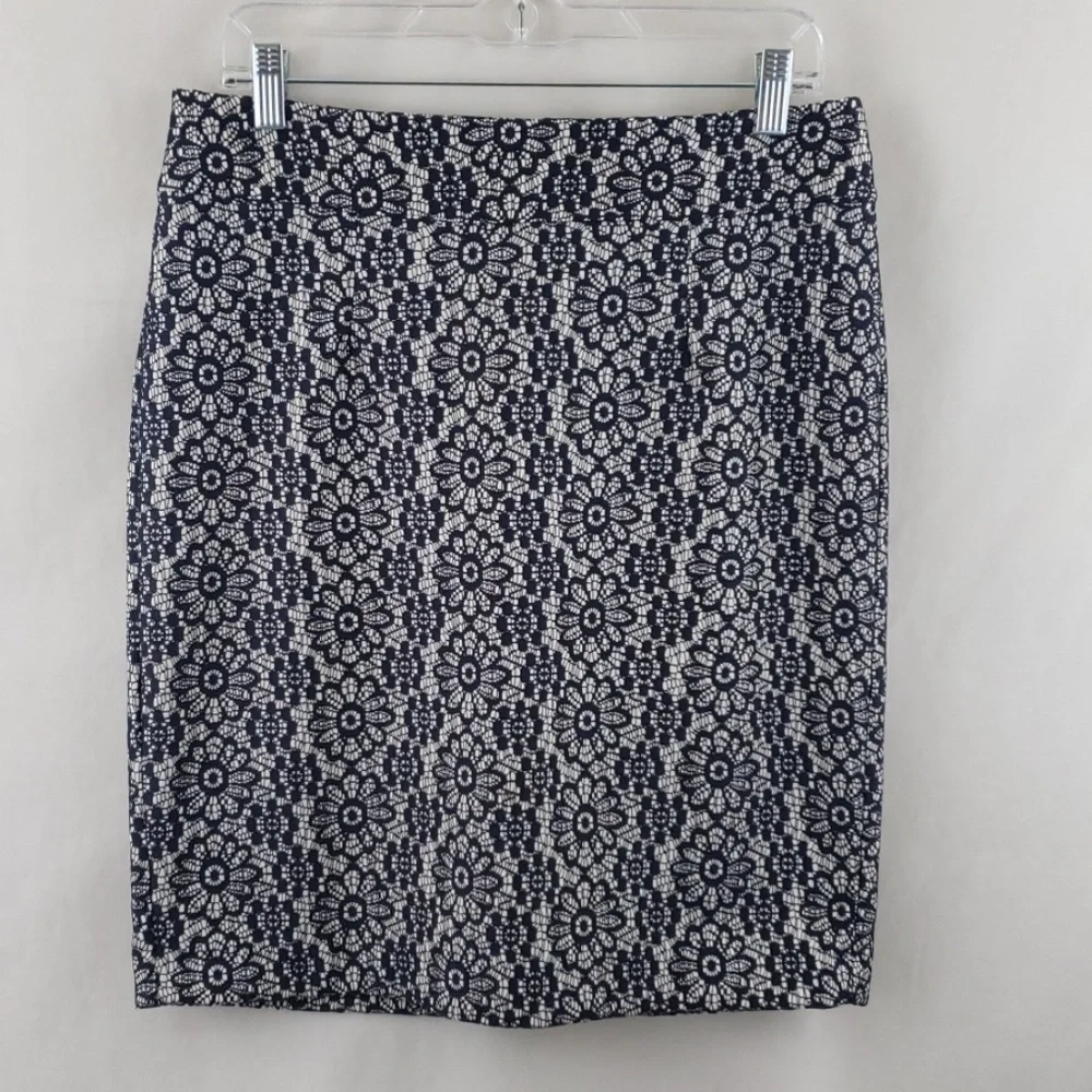 Banana Republic Lace Skirt Navy Floral Lace Pencil Skirt size 8 Career Wear